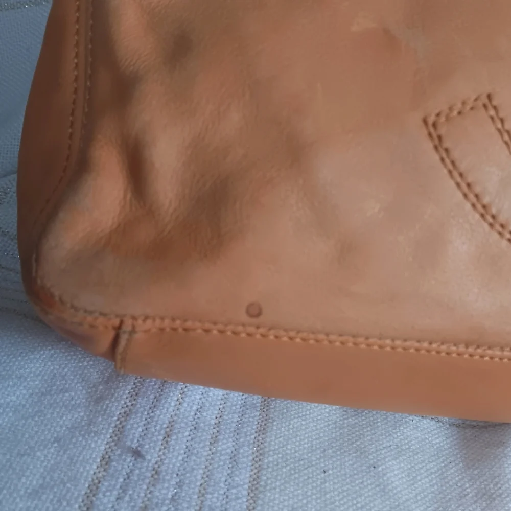 CHANEL Vintage CC Logo Mustard Lambskin Leather Shoulder Bag - Picture 16 of 16